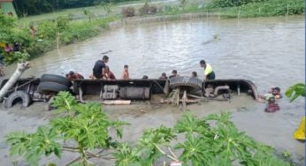 ঝালকাঠিতে বাস নিয়ন্ত্রণ হারিয়ে পুকুরে, নিহত বেড়ে ১৭