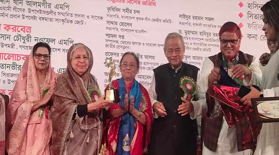 বঙ্গমাতা স্মৃতি পদক পেলেন কচুয়ার সিতারা আলমগীর