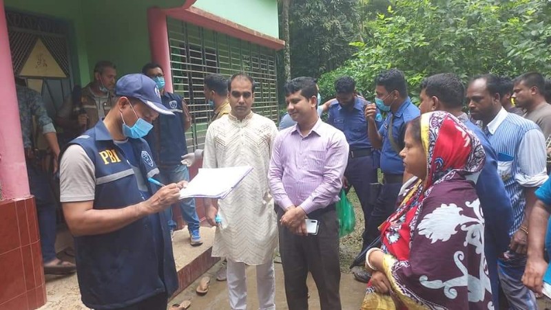 হাজীগঞ্জে বসতঘর থেকে স্বামী-স্ত্রীর লাশ উদ্ধার