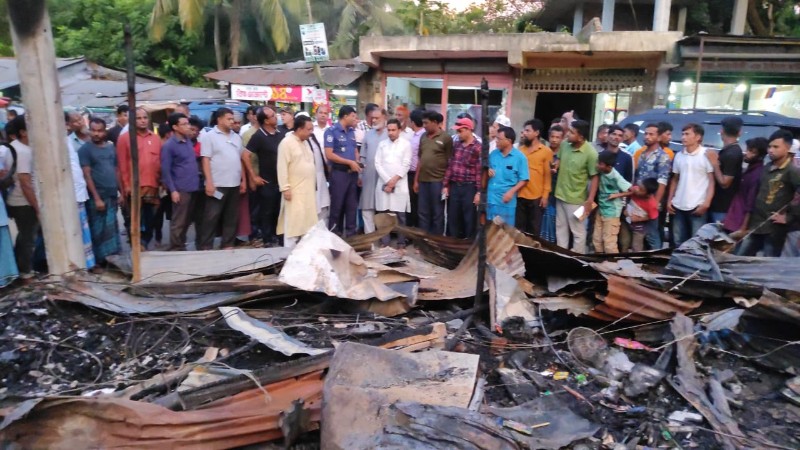 শাহরাস্তিতে ভয়াবহ অগ্নিকাণ্ডে অর্ধকোটি টাকার ক্ষয়ক্ষতি