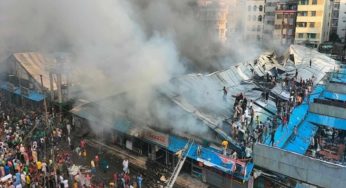 কৃষি মার্কেটে ভয়াবহ আগুন, নিয়ন্ত্রণে ১৭ ইউনিট