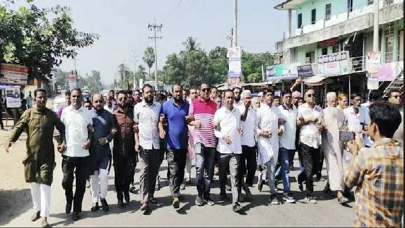 ফরিদগঞ্জে অবরোধের প্রতিবাদে আওয়ামী লীগের বিক্ষোভ মিছিল