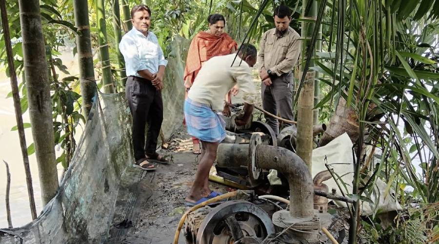 ফরিদগঞ্জে অবৈধ ড্রেজার বিনষ্ট