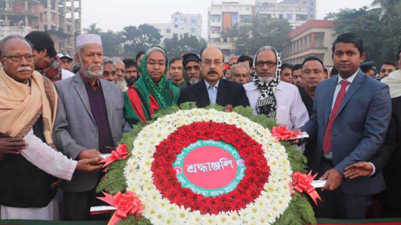 বীর শহীদদের প্রতি শিক্ষামন্ত্রীসহ চাঁদপুরে সর্বস্তরের শ্রদ্ধা নিবেদন