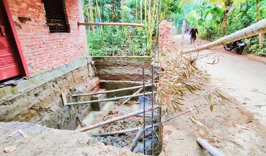 ফরিদগঞ্জে চেয়ারম্যানের নির্দেশনাকে বৃদ্ধাঙ্গুলি!