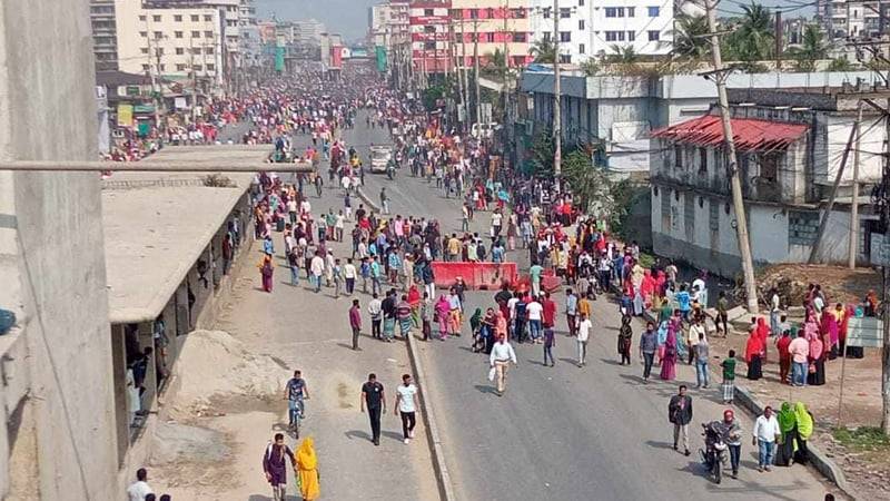 গাড়িচাপায় পোশাক শ্রমিক নিহত, মহাসড়ক অবরোধ