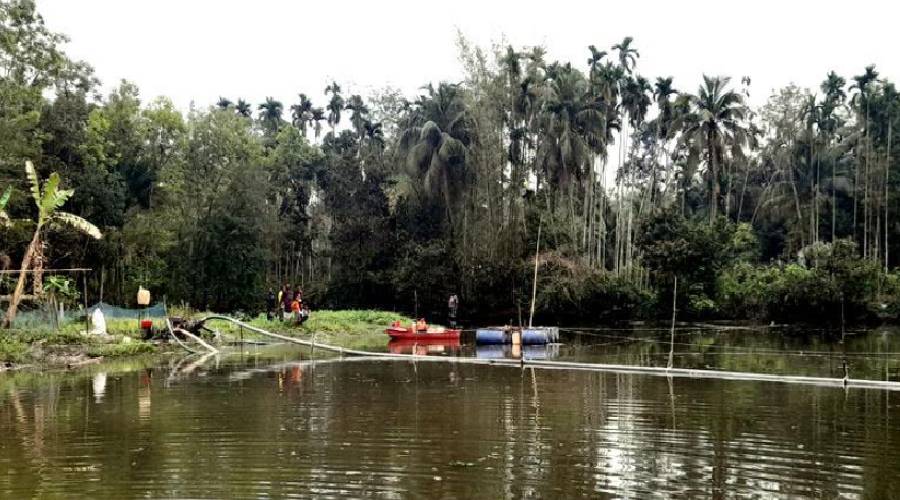 ফরিদগঞ্জে অবৈধ ড্রেজার দিয়ে বালু উত্তোলন, ভাঙনের আশঙ্কায় বসতবাড়ি