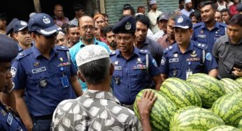 চাঁদপুরে ব্যবসায়ীদেরকে সতর্ক করলেন পুলিশ সুপার