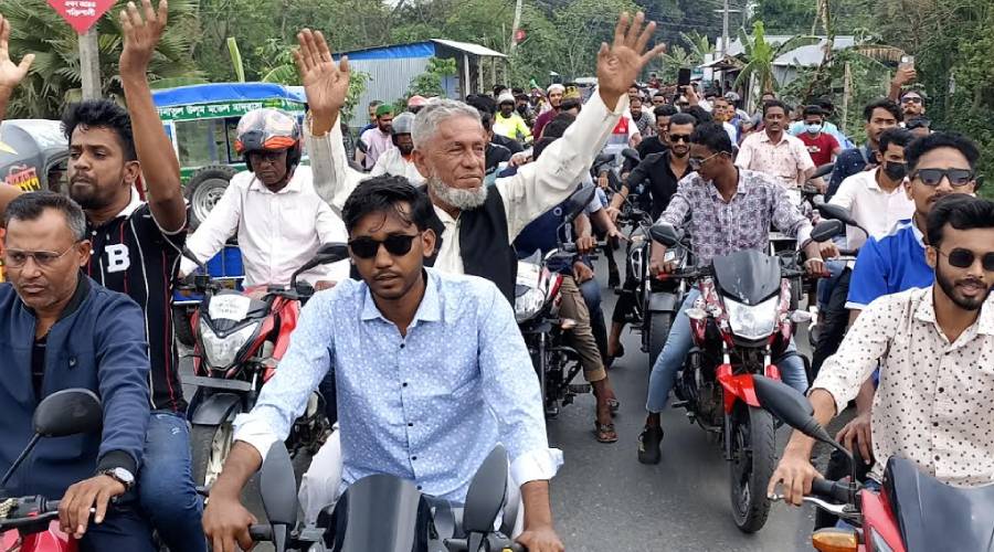 মতলব দক্ষিণে চেয়ারম্যান প্রার্থীর মোটরসাইকেল শোভাযাত্রা