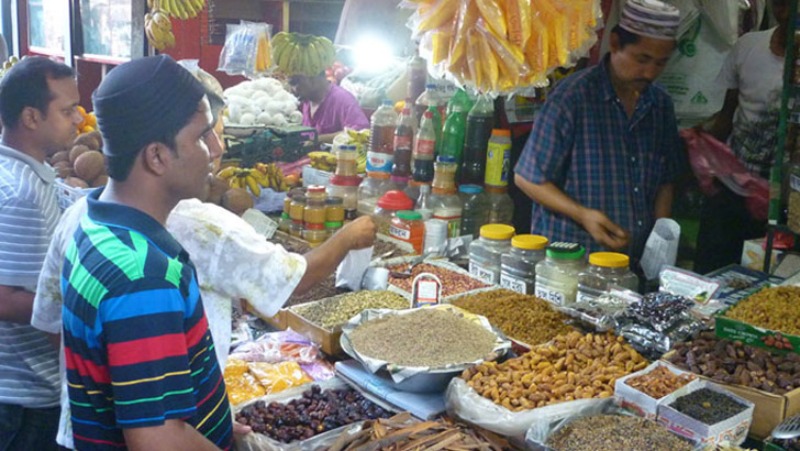 এবার ঈদপণ্যে ব্যবসায়ীদের থাবা