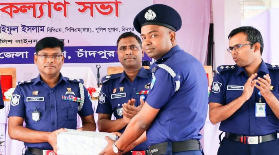 কচুয়ায় সফলতা অর্জনে পুরষ্কার পেলেন এসআই দেলোয়ার হোসেন