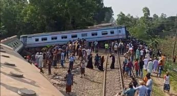 নাঙ্গলকোটে বিজয় এক্সপ্রেস ট্রেনের ৯ বগি লাইনচ্যুত