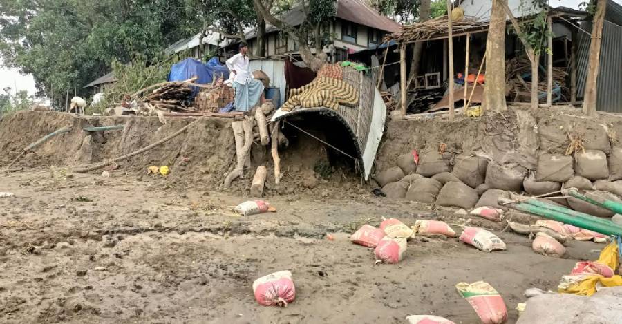 মতলব উত্তরে লন্ডভন্ড বাবুলের ঘর ও দোকান, খোলা আকাশের নিচে বসবাস