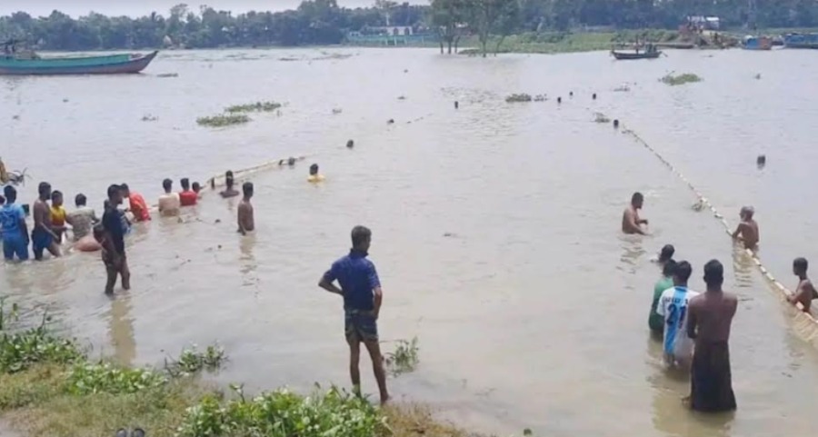 মতলবে বাবা মায়ের সাথে গ্রামে এসে নদীতে ডুবে শিশুর মৃত্যু