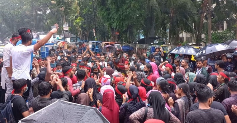 চাঁদপুরে ‘মার্চ ফর জাস্টিস’ সমর্থনে শিক্ষার্থীদের বিক্ষোভ