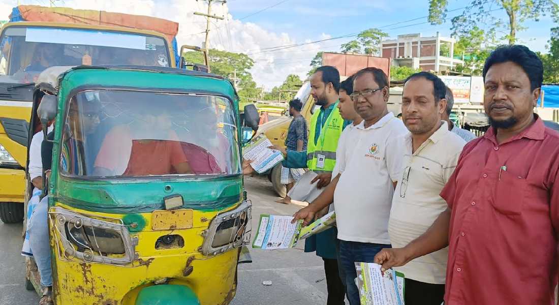 ফরিদগঞ্জে নিসচার সচেতনতায় লিফলেট বিতরণ