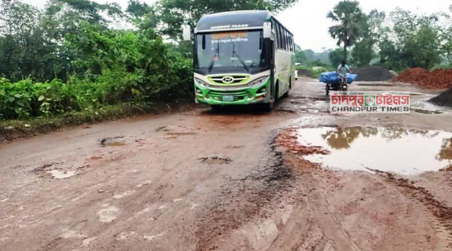 কচুয়া-সাচার-গৌরিপুর সড়ক যেন মরণফাঁদ, ভোগান্তিতে যাত্রী ও গণপরিবহণ