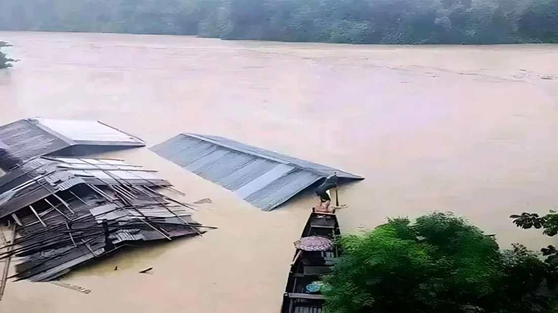 শেরপুরের বন্যায় ৫ জনের মৃত্যু, নৌযানের অভাবে উদ্ধার কাজ ব্যাহত