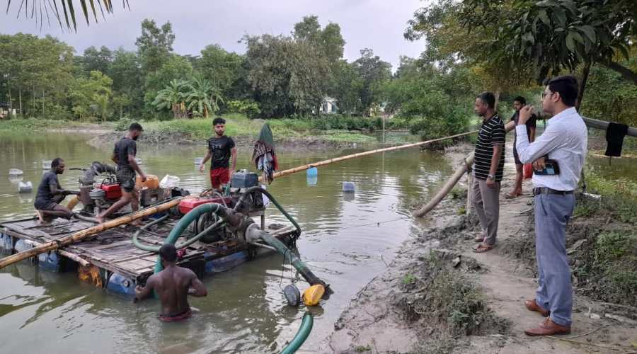 কচুয়ায় অবৈধ ড্রেজার জব্দ