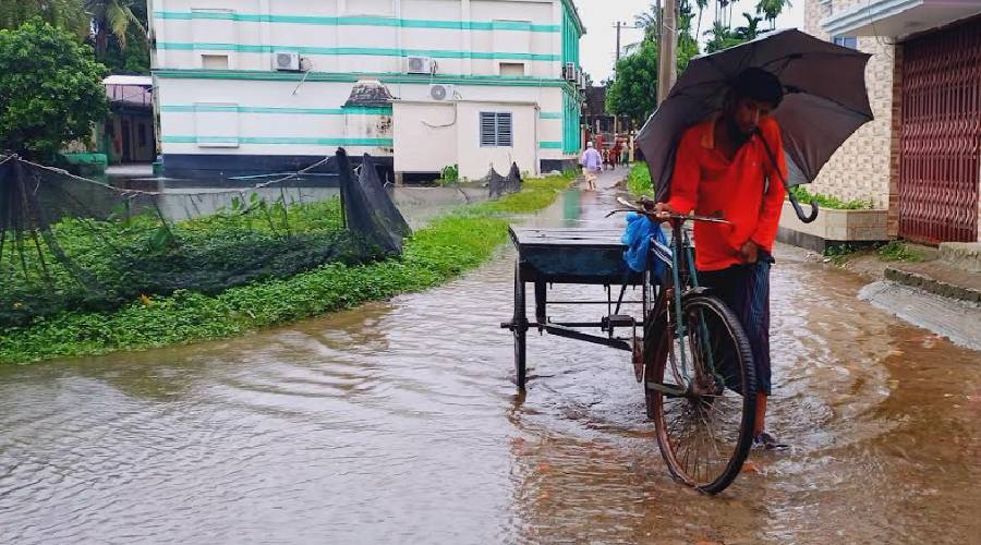 চাঁদপুরে মুষলধারে বৃষ্টি, ভোগান্তি চরমে