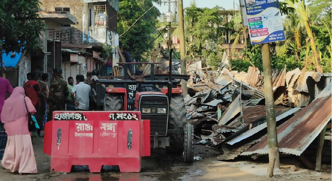 হাজীগঞ্জে ২৫টি অবৈধ স্থাপনা উচ্ছেদ