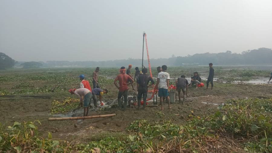 চাঁদপুরে গ্যাসের সন্ধানে পেট্রোবাংলা