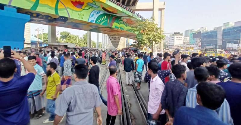 রেললাইন অবরোধ অটোচালকদের, ঢাকার সঙ্গে যোগাযোগ বন্ধ