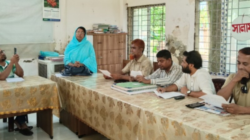 হাজীগঞ্জ মডেল কলেজের অধ্যক্ষের বিরুদ্ধে নানা অনিয়মের অভিযোগে সংবাদ সম্মেলন