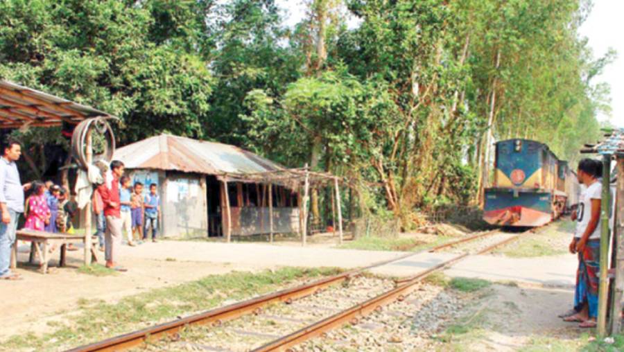 কুমিল্লায় ট্রেনের ধাক্কায় প্রাণ গেল ৫ জনের