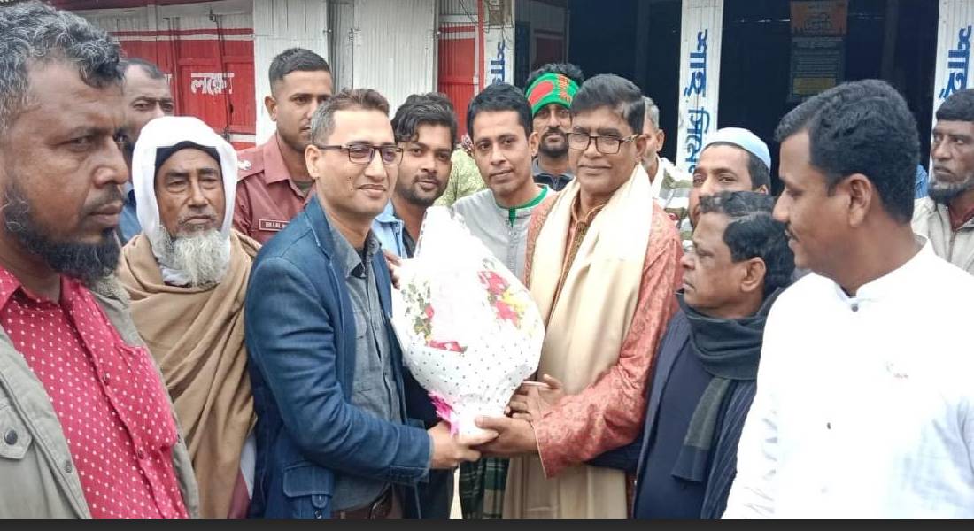 কচুয়ায় মইনুল ইসলাম মজুমদারকে গ্রামবাসীর ফুলেল সংবর্ধনা