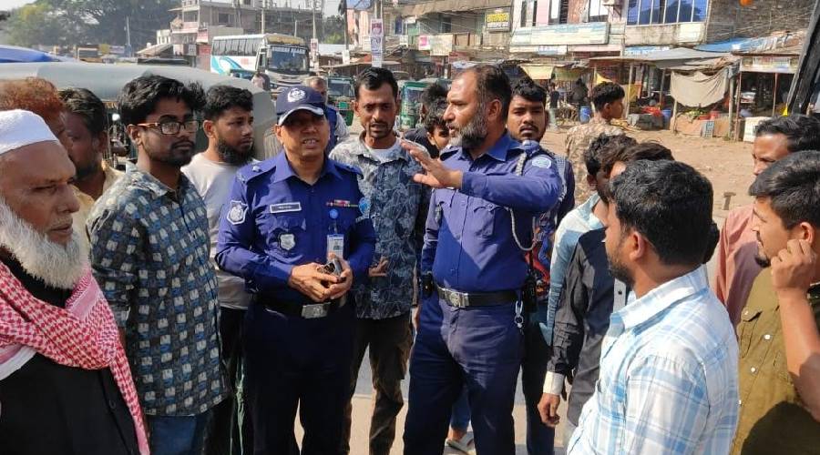 পথচারী ও যাত্রীদের চলাচল নির্বিঘ্ন রাখতে যানজট নিরসন করতে হবে