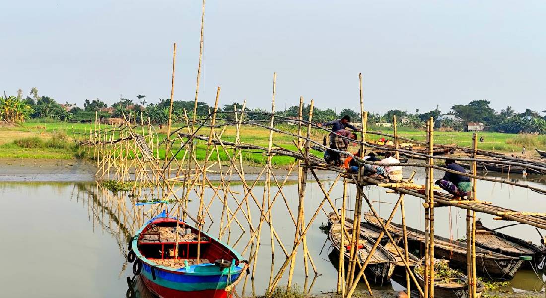 একটি পোলের জন্য ৭ গ্রামের মানুষের দুর্ভোগ