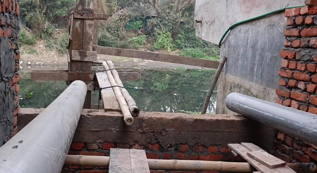 ফরিদগঞ্জে খেয়াঘাট দখল করে শৌচাগার নির্মাণ!