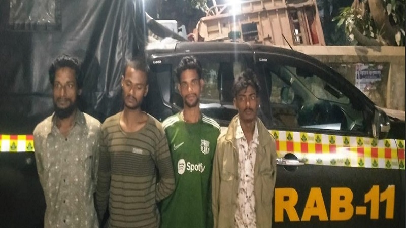 র‌্যাব-১১’র অভিযানে অস্ত্রসহ ৪ জন ছিনতাইকারী গ্রেফতার