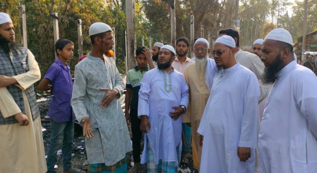 হাইমচরে অগ্নিকাণ্ডে ক্ষতিগ্রস্ত ব্যবসায়ীদের পাশে ইসলামী আন্দোলন