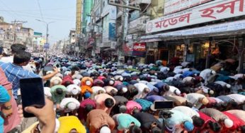 হাজীগঞ্জ ঐতিহাসিক বড় মসজিদে জুমাতুল বিদায় লক্ষাধিক মানুষের অংশগ্রহণ