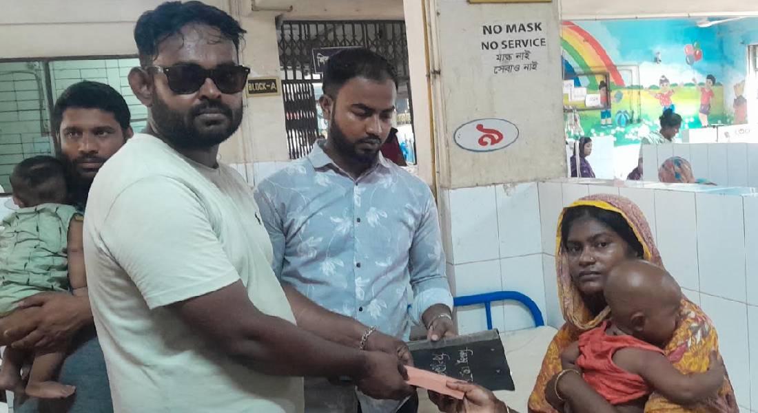 অসহায় অসুস্থ শিশুর চিকিৎসার দায়িত্ব নিলেন রাজিব দাস