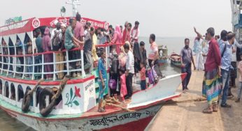 ঈদের ছুটি শেষে রাজধানীতে ফিরছে মানুষ,  মতলবের লঞ্চঘাটে উপচেপড়া ভিড়