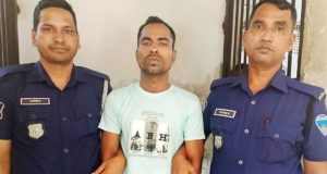 সিএনজি স্কুটারের ধাক্কায় হাজীগঞ্জে দু’স্কুল ছাত্র আহত