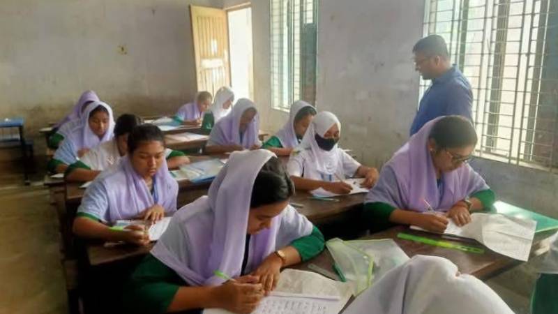 কচুয়ায় এক শিক্ষার্থী বহিষ্কার ও যুবকের জরিমানা