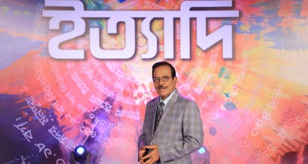 Rus yigiti etuk kaltakning eshagini yalaydi. Qaroqchilar porno tomosha