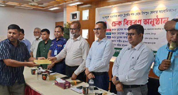 সাংবাদিকদের