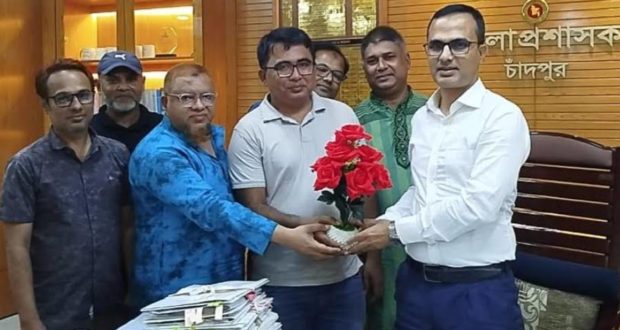 জেলা প্রশাসককে