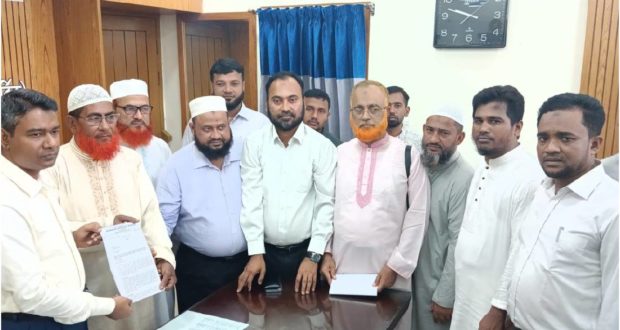 জেলা প্রশাসকে