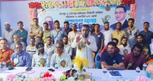 এবারের জাতীয় নির্বাচন বিএনপির জন্য কঠিন চ্যালেঞ্জ: আক্তার হোসেন মাঝি ধান কেটে নিজে গাড়ি চালিয়ে কৃষকে বাড়ি পৌঁছে দিলেন রনি