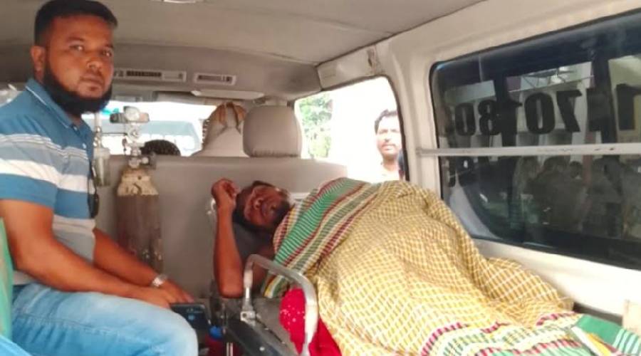 পুরানবাজারে ফুটবল খেলাকে কেন্দ্র করে যুবককে রক্তাক্ত জখম পুরানবাজারে ফুটবল খেলাকে কেন্দ্র করে যুবককে রক্তাক্ত জখম