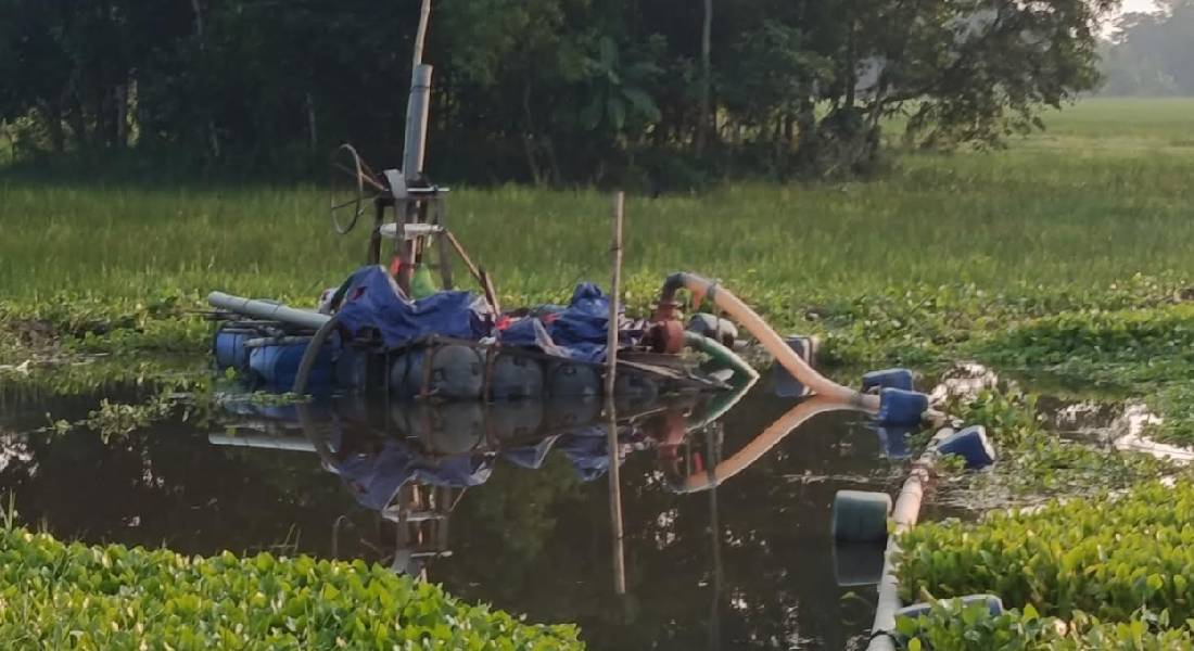 শাহরাস্তিতে অবৈধ ড্রেজার মেশিনের বিরুদ্ধে প্রশাসনের অভিযান শাহরাস্তিতে অবৈধ ড্রেজার মেশিনের বিরুদ্ধে প্রশাসনের অভিযান