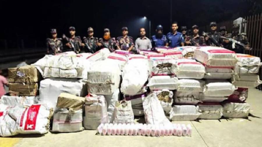 কুমিল্লায় রেলওয়ে স্টেশন দুকোটি ৭১ লক্ষাধিক টাকার ভারতীয় পণ্য জব্দ