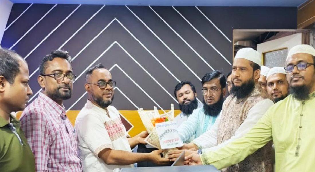 ‘চাঁদপুর সময়’-এর একযুগ পূর্তিতে খেলাফত মজলিস নেতৃবৃন্দের শুভেচ্ছা বিনিময়