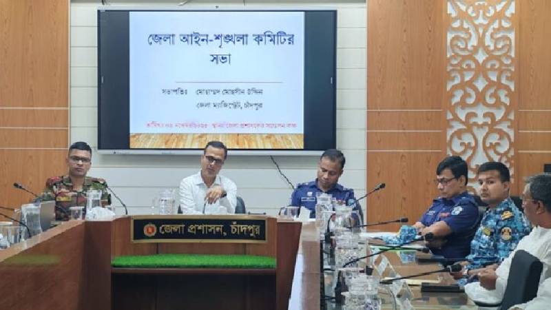 মাদক ও অস্ত্র চোরাচালান প্রতিরোধে তৎপরতা বাড়াতে হবে: ডিসি